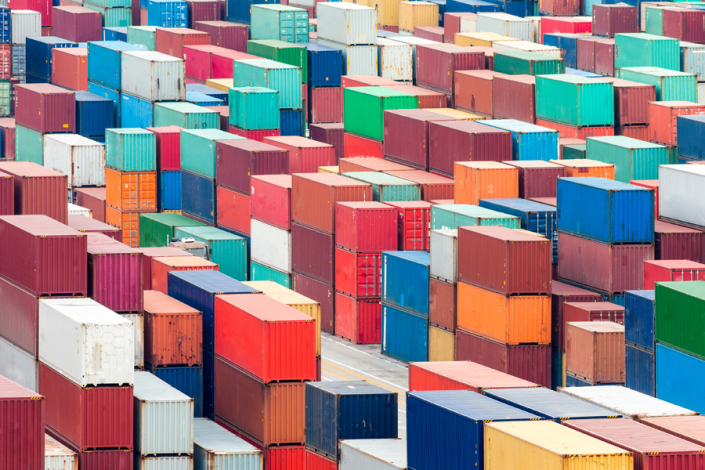 Die Industrie stellt um auf Blockchain: Bei der Deloitte’s 2019 Global Blockchain Survey gab mehr als die Hälfte von über tausend befragten leitenden Konzernmanagern an, dass Blockchain-Technologie für sie derzeit zu den wichtigsten strategischen Prioritäten gehört / ©AdobeStock/eyetronic