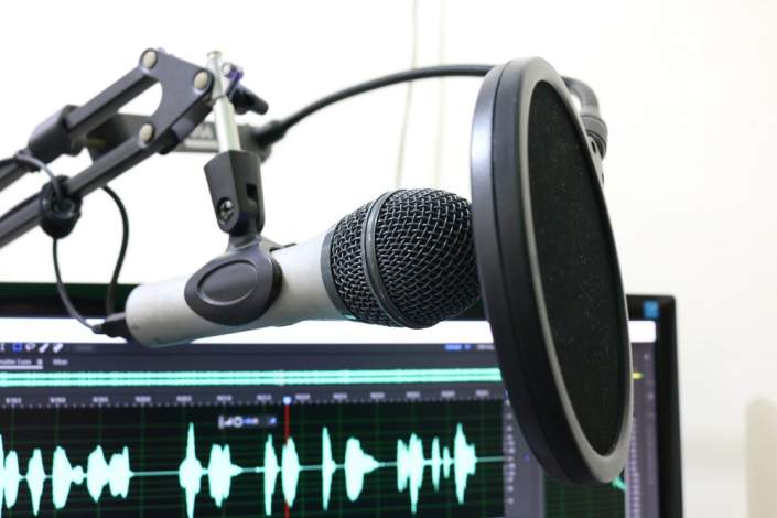 pixabay_microphone-2170045_1920